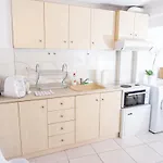Dimitra's Cosy In Old Town With Backyard Apartment *