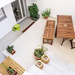 Dimitra's Cosy In Old Town With Backyard *