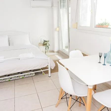 Dimitra's Cosy In Old Town With Backyard Appartement