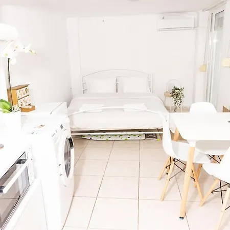 New With Backyard Apartment Thessaloniki