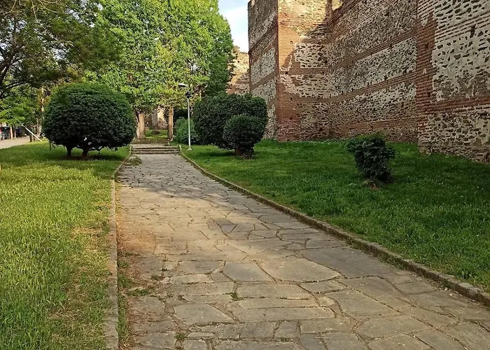 Dimitra's Cosy In Old Town With Backyard Apartment Thessaloniki