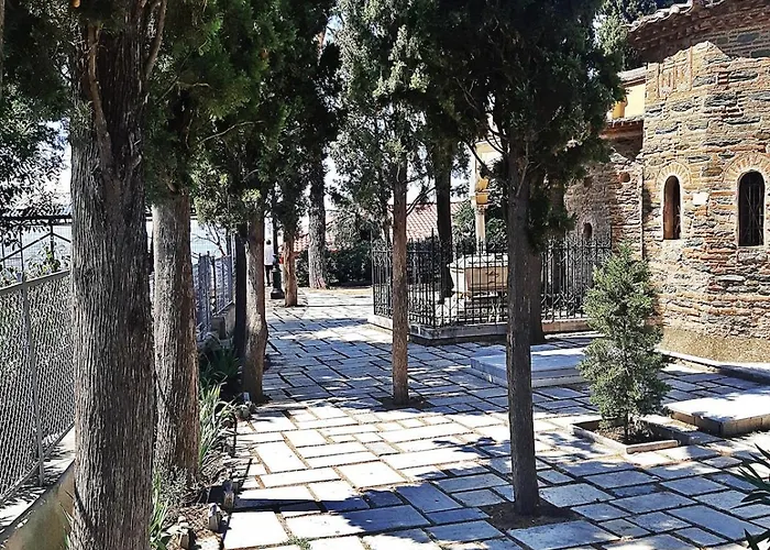 Dimitra's Cosy In Old Town With Backyard *