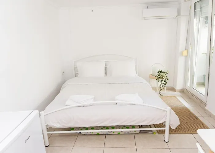 Dimitra's Cosy In Old Town With Backyard * سالونيك