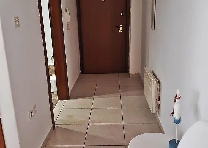 Dimitra's Cosy In Old Town With Backyard Apartment *