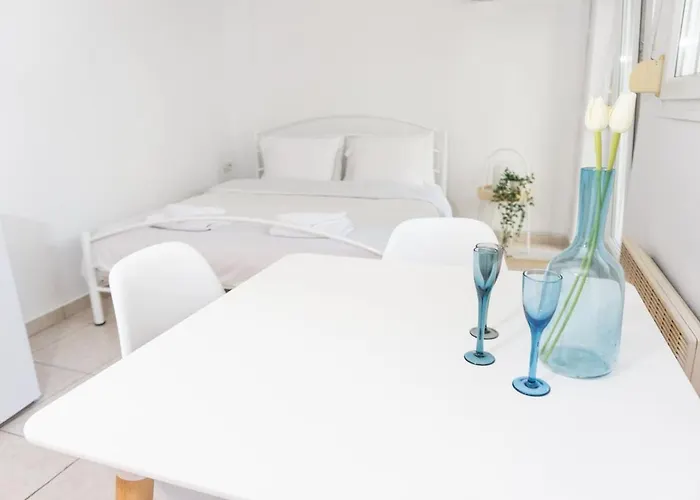 شقة Dimitra's Cosy In Old Town With Backyard سالونيك