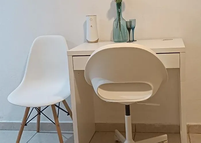 Dimitra's Cosy In Old Town With Backyard Apartment *