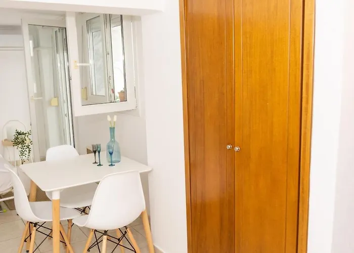 Dimitra's Cosy In Old Town With Backyard Apartment