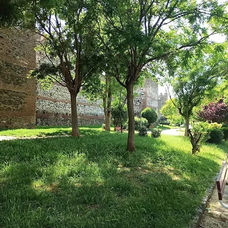 Dimitra's Cosy In Old Town With Backyard * 테살로니키