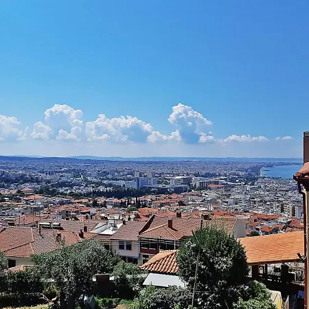 Dimitra's Cosy In Old Town With Backyard