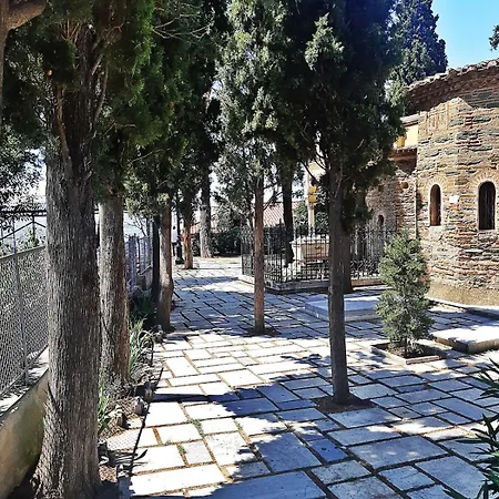 Dimitra's Cosy In Old Town With Backyard *