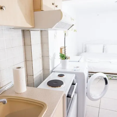 Daire Dimitra's Cosy In Old Town With Backyard *