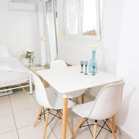 Dimitra's Cosy In Old Town With Backyard Daire