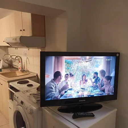 Daire Dimitra's Cosy In Old Town With Backyard