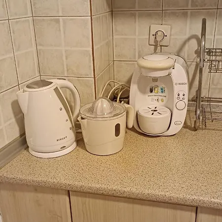 Dimitra's Cosy In Old Town With Backyard