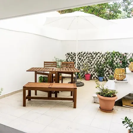 Daire Dimitra's Cosy In Old Town With Backyard Selanik