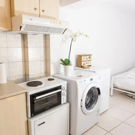 아파트 Dimitra's Cosy In Old Town With Backyard *