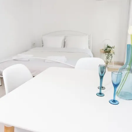 Daire Dimitra's Cosy In Old Town With Backyard Selanik