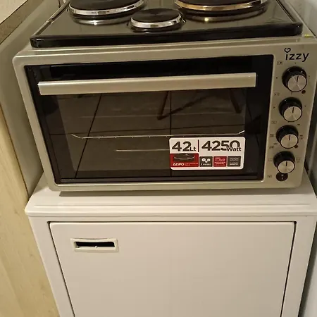 Dimitra's Cosy In Old Town With Backyard