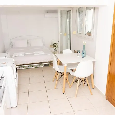 Daire Dimitra's Cosy In Old Town With Backyard *