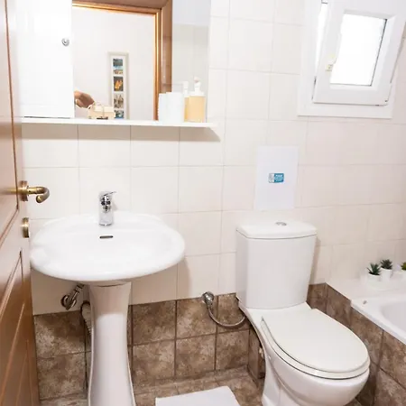 Dimitra's Cosy In Old Town With Backyard *