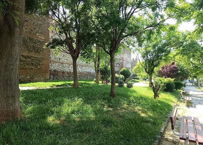 Dimitra's Cosy In Old Town With Backyard * סלוניקי