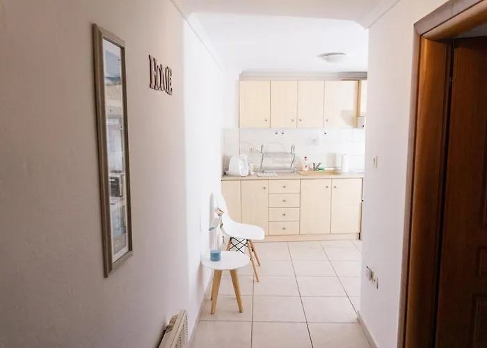 דירה Dimitra's Cosy In Old Town With Backyard *