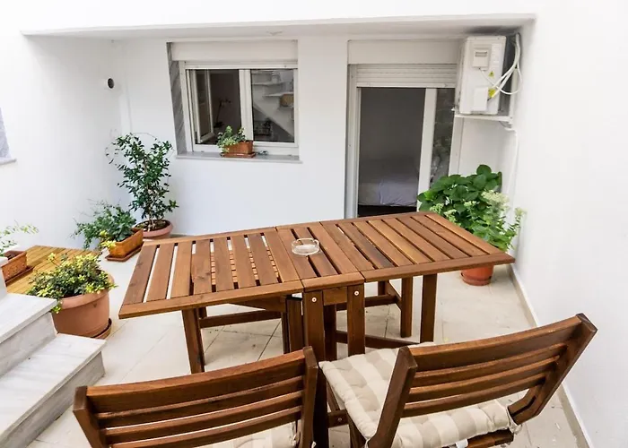 Dimitra's Cosy In Old Town With Backyard * סלוניקי