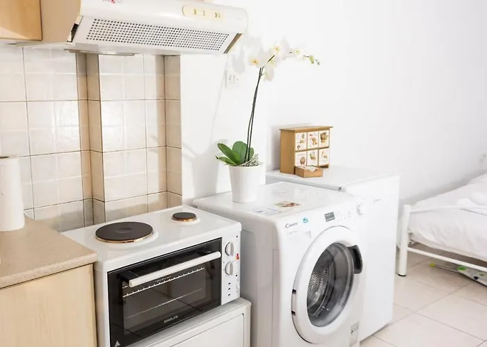 דירה Dimitra's Cosy In Old Town With Backyard *