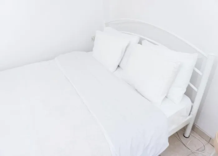 아파트 Dimitra's Cosy In Old Town With Backyard