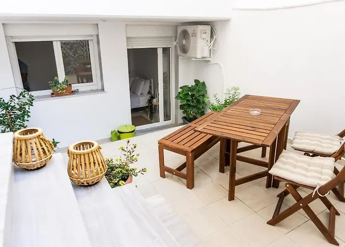 דירה Dimitra's Cosy In Old Town With Backyard