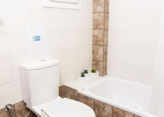 Dimitra's Cosy In Old Town With Backyard דירה