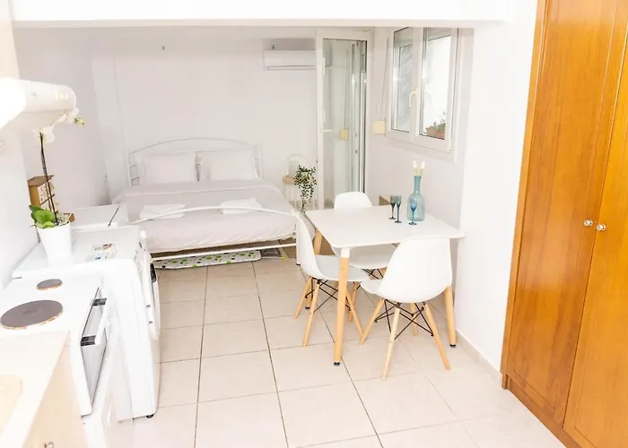 דירה Dimitra's Cosy In Old Town With Backyard *