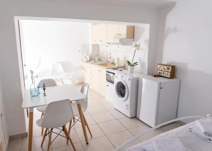 아파트 Dimitra's Cosy In Old Town With Backyard