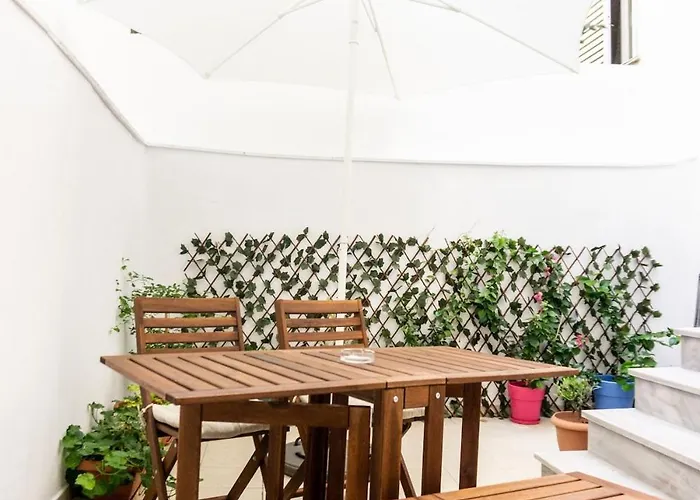דירה Dimitra's Cosy In Old Town With Backyard *