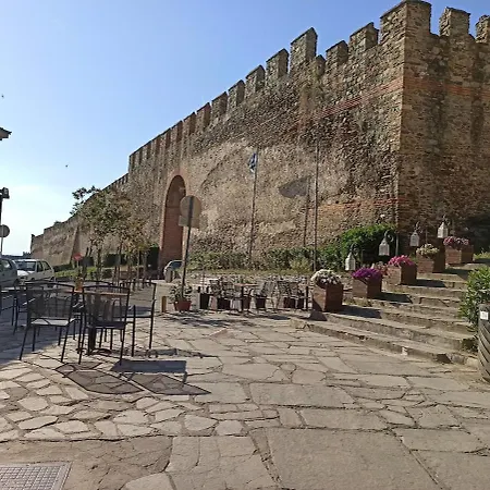 Dimitra's Cosy In Old Town With Backyard Apartman