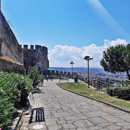 Dimitra's Cosy In Old Town With Backyard Apartman *