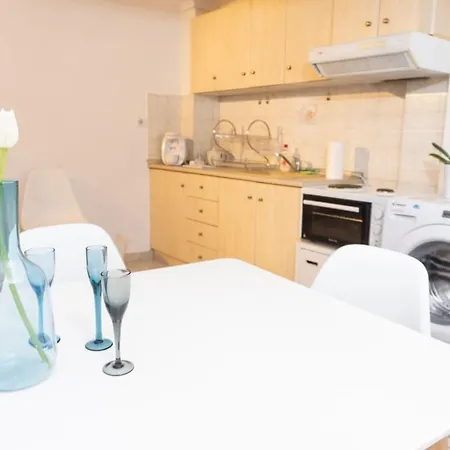 Dimitra's Cosy In Old Town With Backyard Apartman *